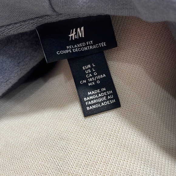 H&M bundle of 2 Man sweethearts - Picture 3 of 6